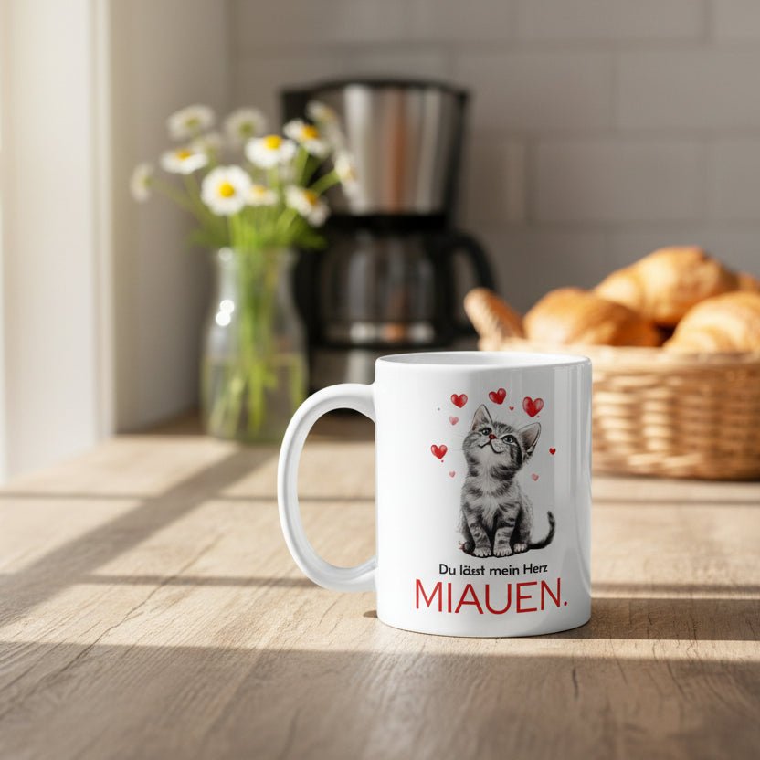 Du lässt mein Herz miauen – süßes Katzenmotiv als Geschenk für Partner, Freundin, Freund & Lieblingsmensch - Tassencat