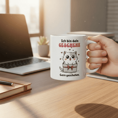 Ich bin dein Geschenk gern geschehen – süße Katze in Geschenkbox, lustige Geschenkidee für Partner, Freunde & Lieblingsmenschen - Tassencat