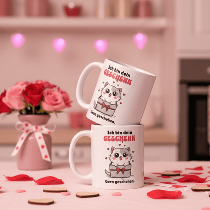 Ich bin dein Geschenk gern geschehen – süße Katze in Geschenkbox, lustige Geschenkidee für Partner, Freunde & Lieblingsmenschen - Tassencat