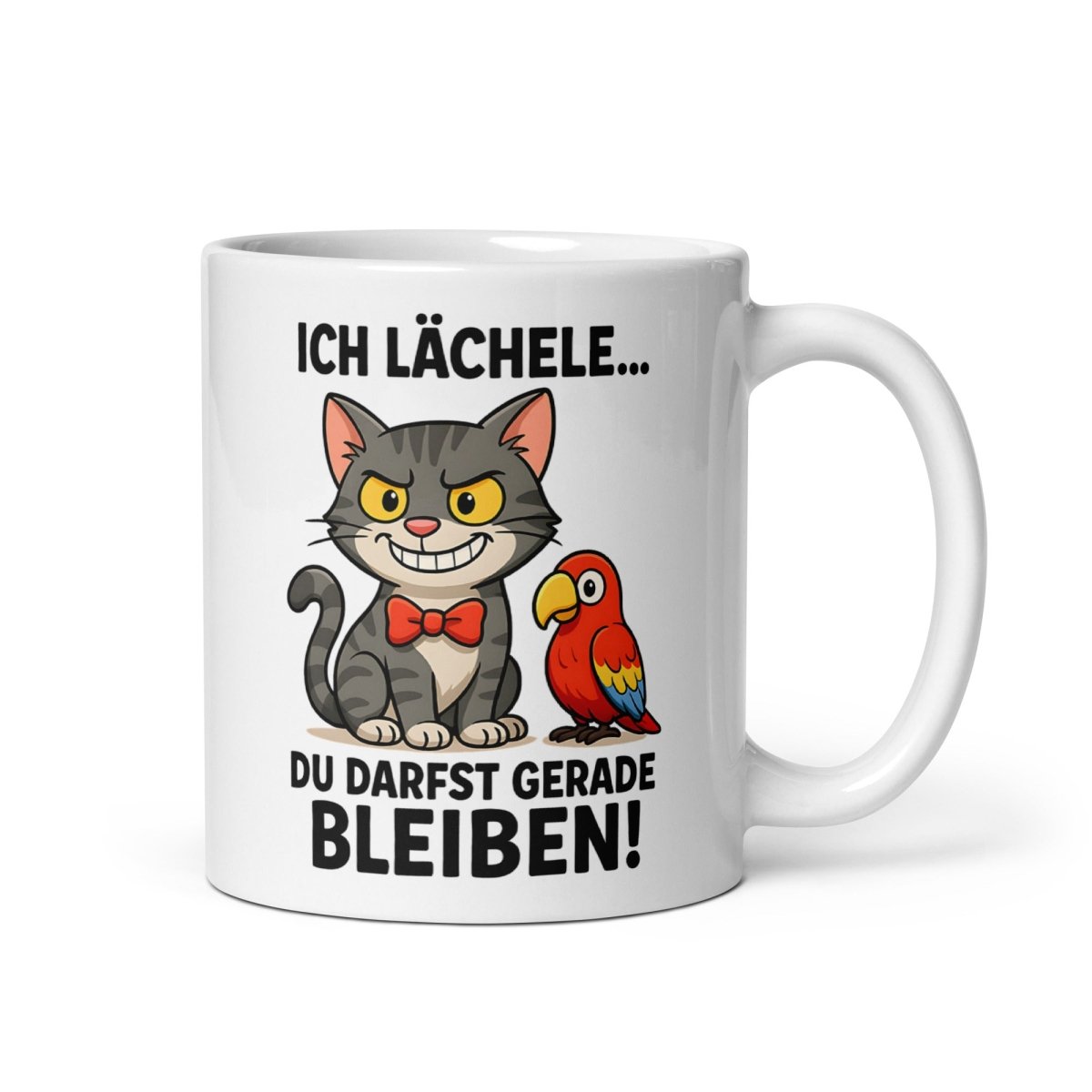 Ich lächle du darfst gerade bleiben – Lustige Katze mit Papagei Spruch für Büro & Kollegen - Tassencat