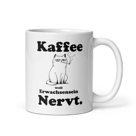 Kaffee weil Erwachsensein nervt – genervte Katze mit Zigarette, lustiger Spruch für Büro, Alltag & Kaffee - Fans - Tassencat
