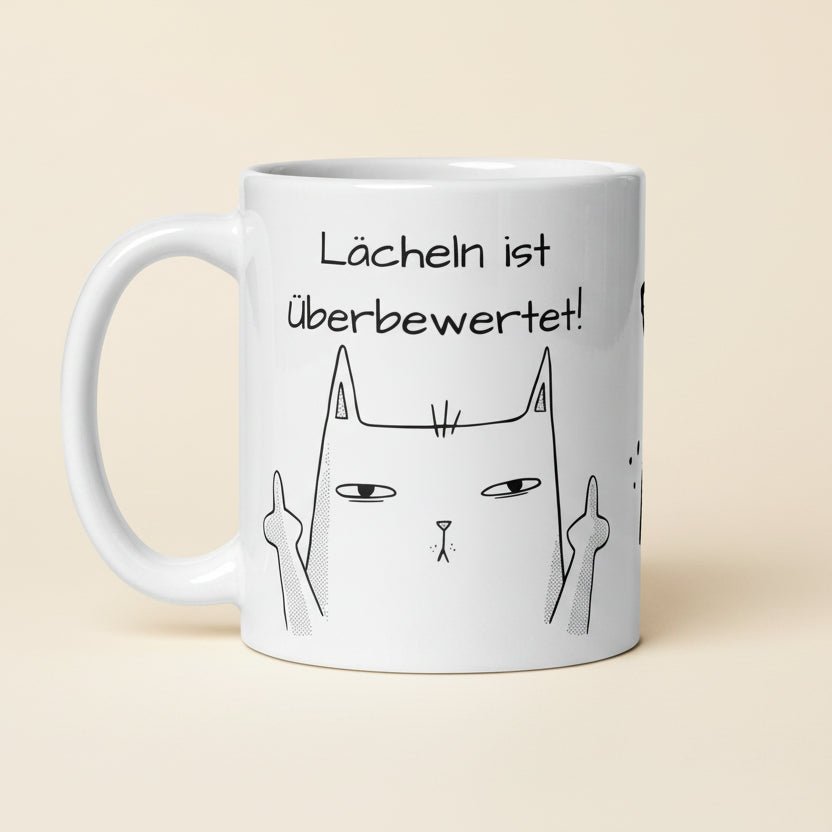 Lächeln ist überbewertet – freches Katzen Statement | Sarkasmus Geschenk für Büro & Alltag - Tassencat
